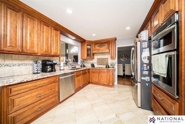 37709 Glengrove Drive, Farmington, MI 48331