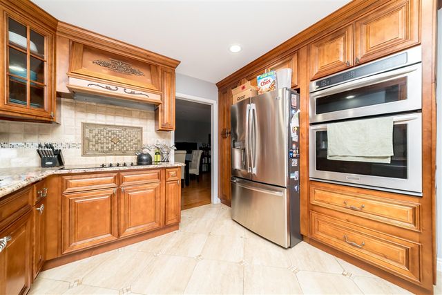 37709 Glengrove Drive, Farmington, MI 48331