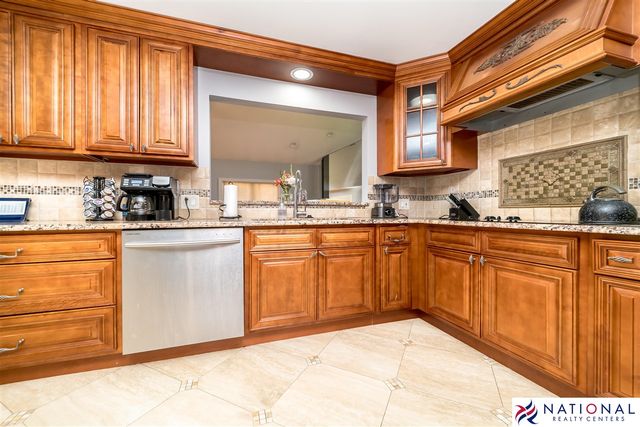 37709 Glengrove Drive, Farmington, MI 48331