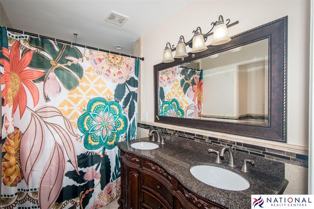 37709 Glengrove Drive, Farmington, MI 48331