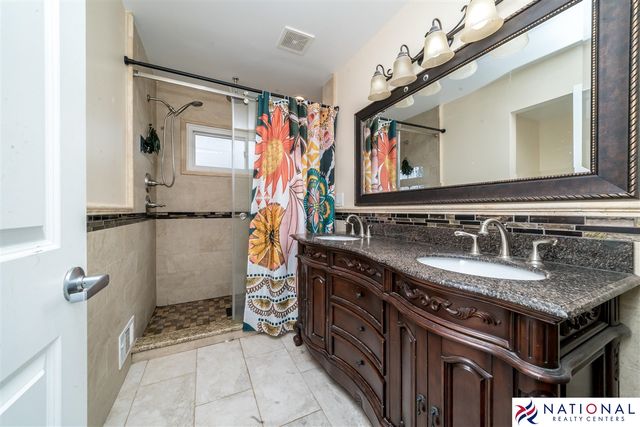 37709 Glengrove Drive, Farmington, MI 48331