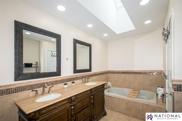 37709 Glengrove Drive, Farmington, MI 48331