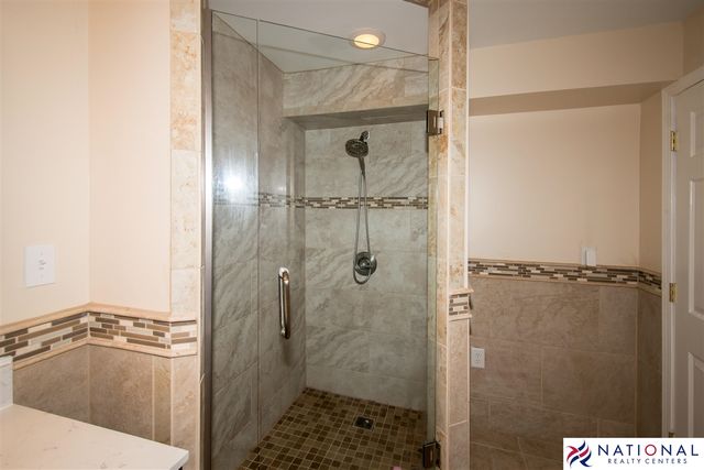 37709 Glengrove Drive, Farmington, MI 48331