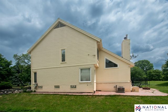 37709 Glengrove Drive, Farmington, MI 48331