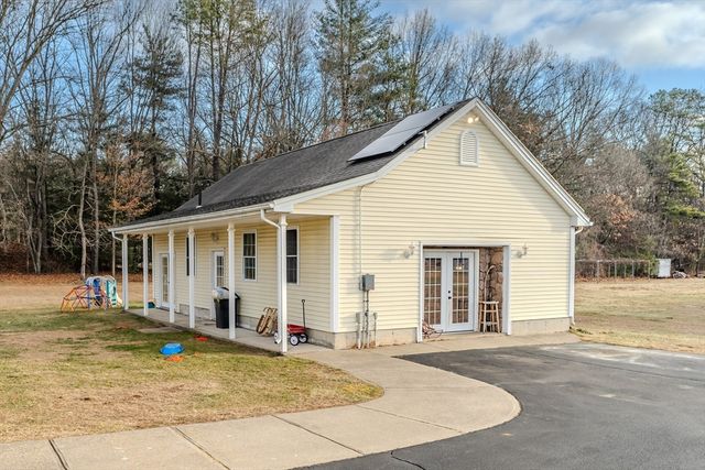 95 Gunn Rd, Southampton, MA 01073