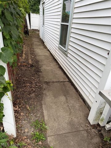 1269 E 332nd Street, Eastlake, OH 44095