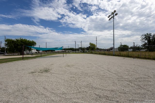 7502 new laredo, San Antonio, TX 78211