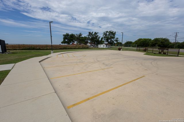 7502 new laredo, San Antonio, TX 78211