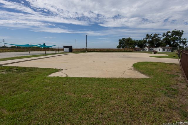 7502 new laredo, San Antonio, TX 78211