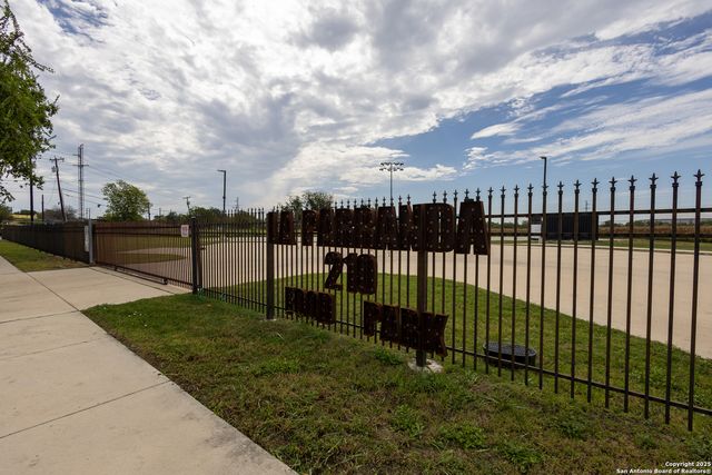 7502 new laredo, San Antonio, TX 78211