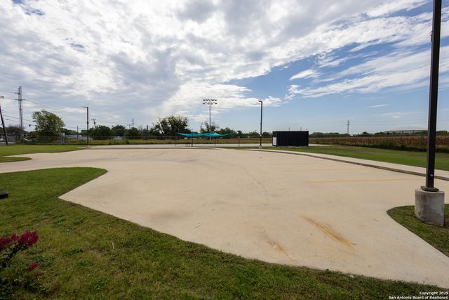 7502 new laredo, San Antonio, TX 78211