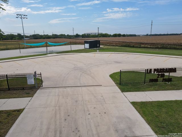 7502 new laredo, San Antonio, TX 78211