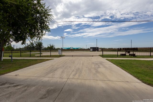 7502 new laredo, San Antonio, TX 78211