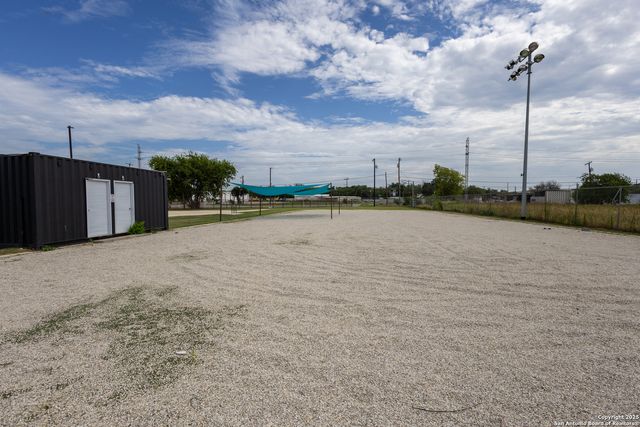 7502 new laredo, San Antonio, TX 78211