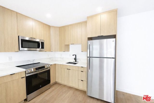 12527 Cranbrook Avenue, Hawthorne, CA 90250