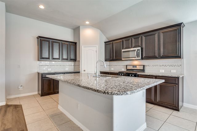 1033 Water Garden Circle, Little Elm, TX 75068