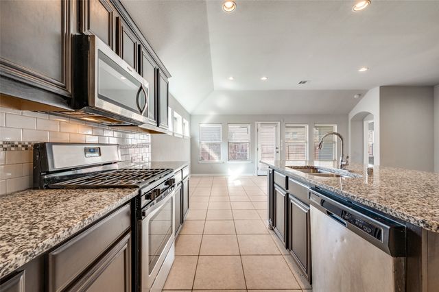 1033 Water Garden Circle, Little Elm, TX 75068