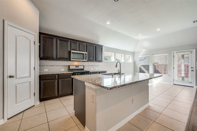 1033 Water Garden Circle, Little Elm, TX 75068