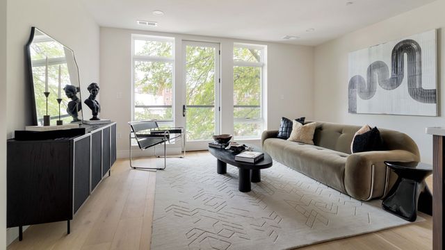 20 Kinmonth Rd 201, Newton, MA 02468
