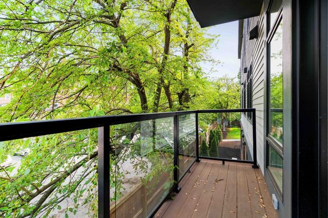 20 Kinmonth Rd 201, Newton, MA 02468