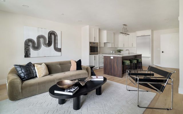 20 Kinmonth Rd 201, Newton, MA 02468