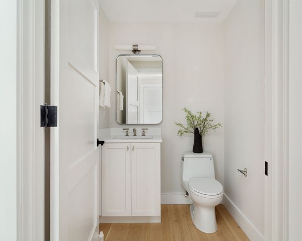 20 Kinmonth Rd 201, Newton, MA 02468