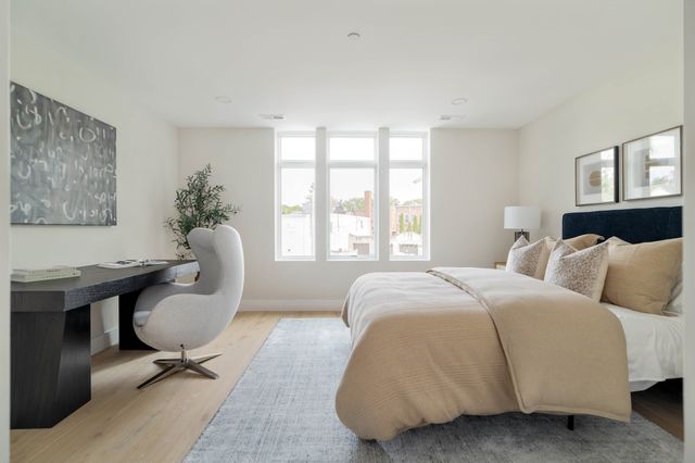 20 Kinmonth Rd 201, Newton, MA 02468