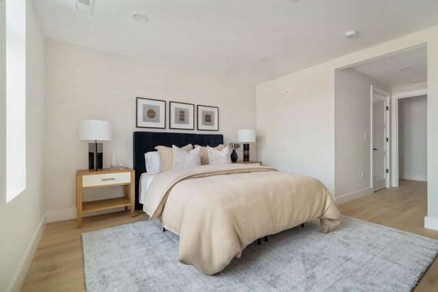 20 Kinmonth Rd 201, Newton, MA 02468