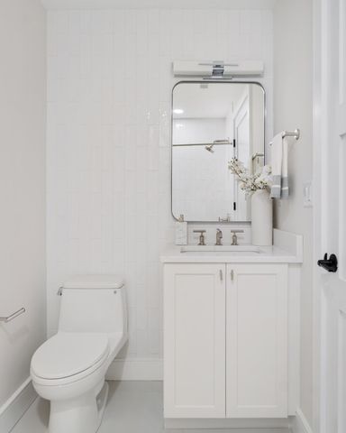 20 Kinmonth Rd 201, Newton, MA 02468