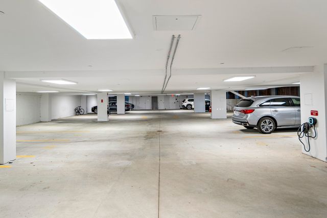 20 Kinmonth Rd 201, Newton, MA 02468