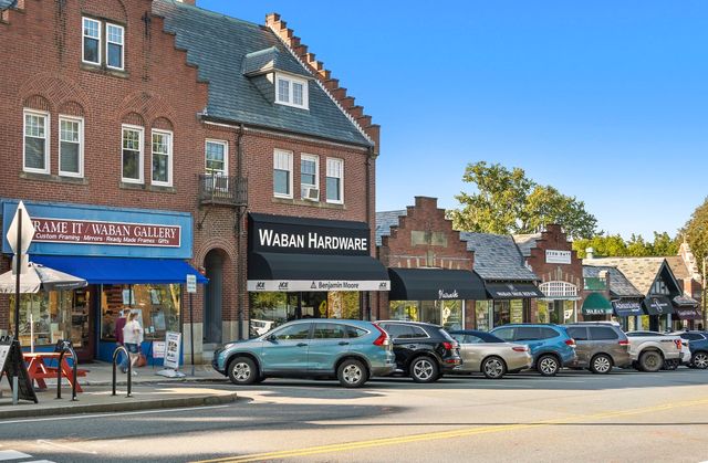 20 Kinmonth Rd 201, Newton, MA 02468