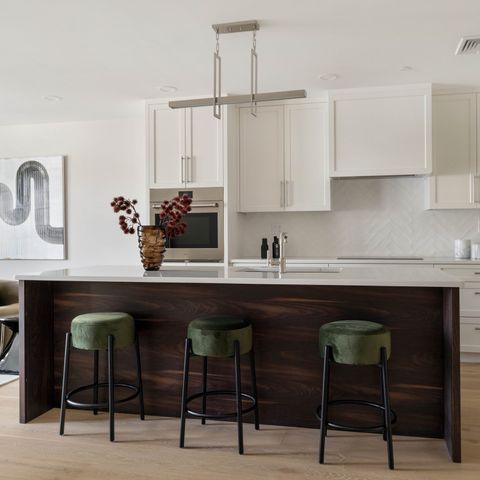 20 Kinmonth Rd 201, Newton, MA 02468