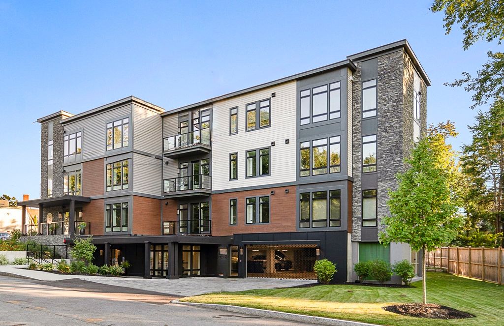 20 Kinmonth Rd 201, Newton, MA 02468