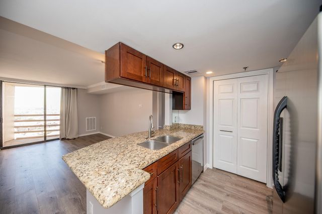 3525 Sage Road 1612, Houston, TX 77056