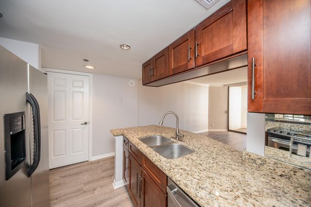 3525 Sage Road 1612, Houston, TX 77056