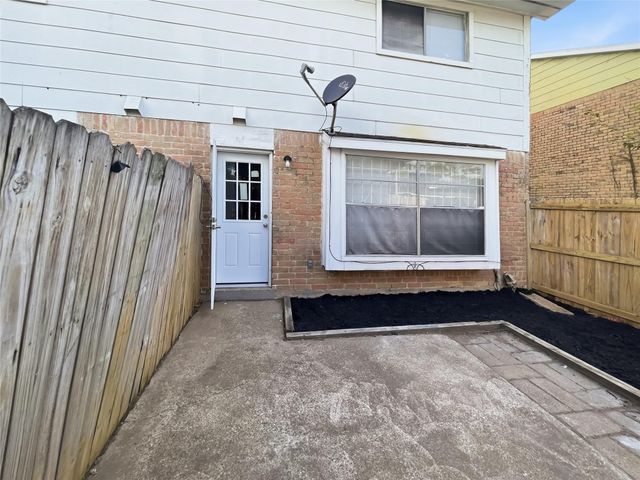 7283 Chasewood Drive, Houston, TX 77489