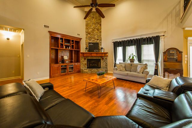 1916 Oakbrook Drive, Sherwood, AR 72120