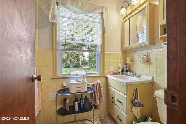 944 Leonardville Road, Leonardo, NJ 07737