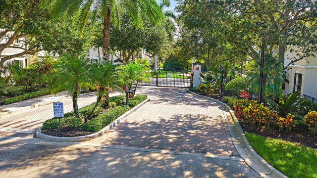4673 MEDITERRANEAN Circle, Palm Beach Gardens, FL 33418