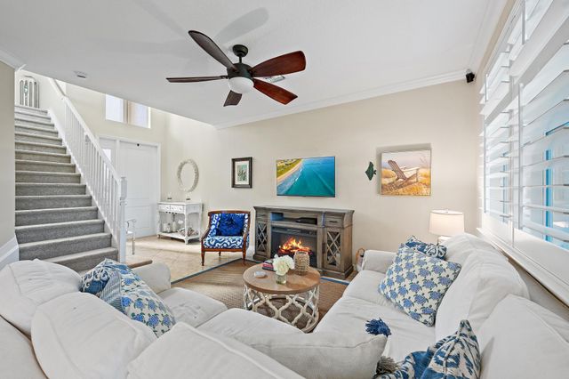 4673 MEDITERRANEAN Circle, Palm Beach Gardens, FL 33418