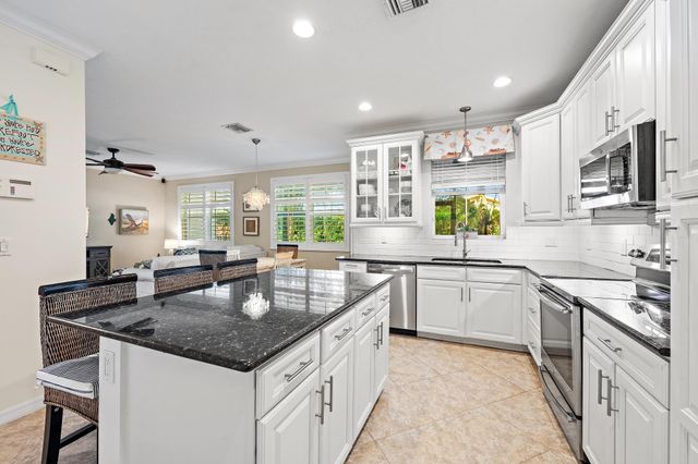 4673 MEDITERRANEAN Circle, Palm Beach Gardens, FL 33418