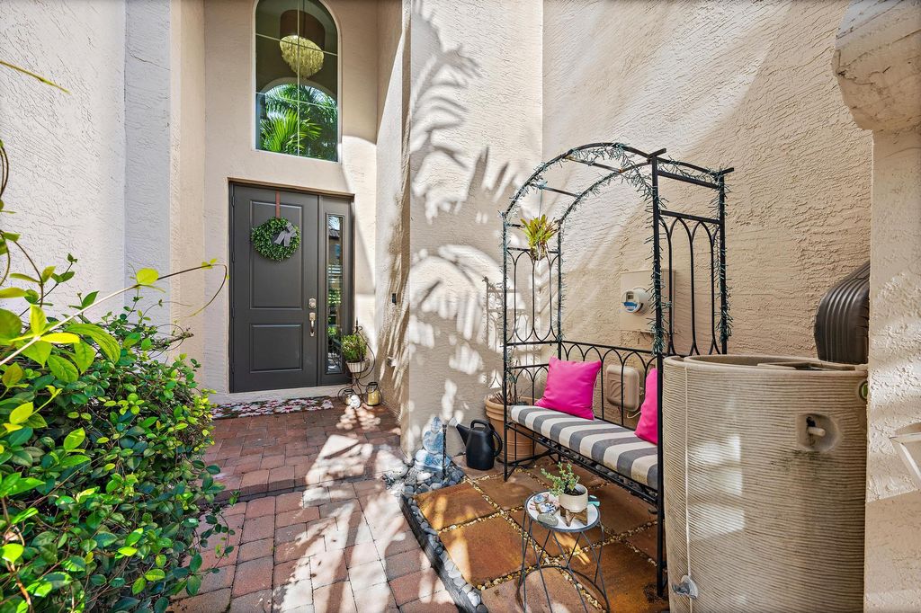 4673 MEDITERRANEAN Circle, Palm Beach Gardens, FL 33418