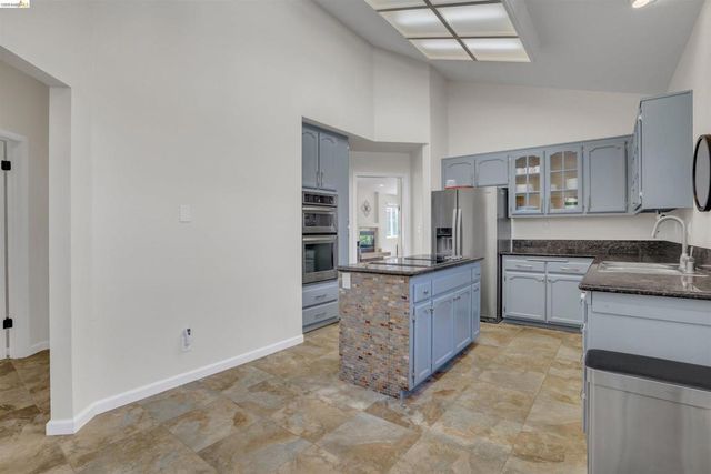 1952 Cherry Hills Dr, Discovery Bay, CA 94505