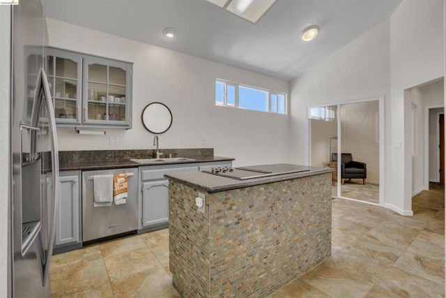 1952 Cherry Hills Dr, Discovery Bay, CA 94505