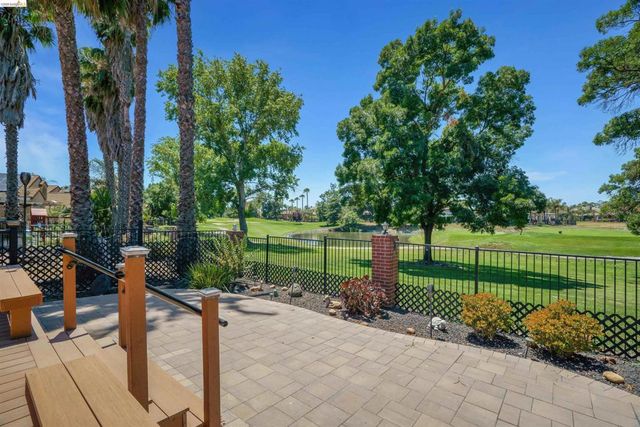 1952 Cherry Hills Dr, Discovery Bay, CA 94505