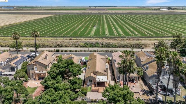1952 Cherry Hills Dr, Discovery Bay, CA 94505