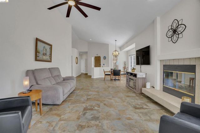1952 Cherry Hills Dr, Discovery Bay, CA 94505