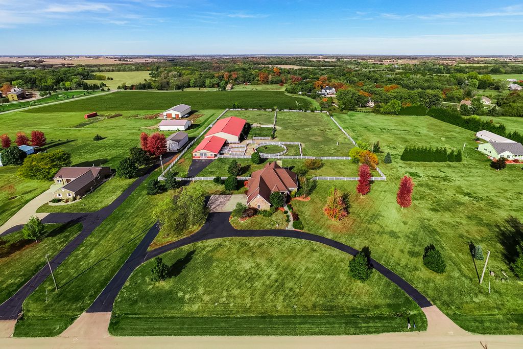 2601 N 3653rd Road, Sheridan, IL 60551