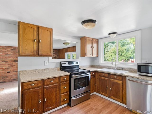 29915 Milford Road, New Hudson, MI 48165