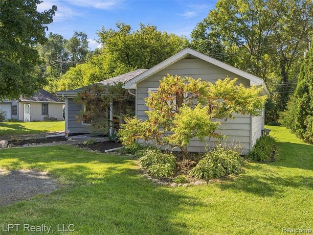 29915 Milford Road, New Hudson, MI 48165